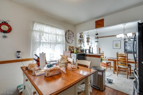 7295 Oakwood Road Parma OH 44130