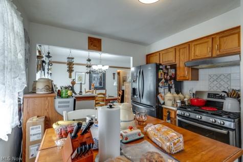 7295 Oakwood Road Parma OH 44130