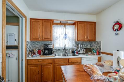 7295 Oakwood Road Parma OH 44130