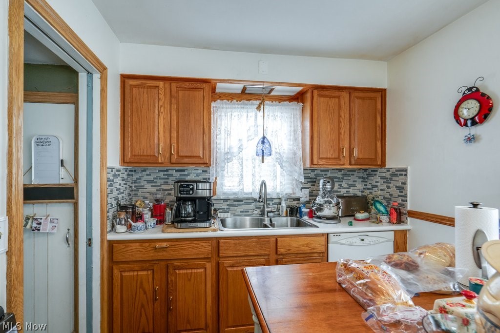 7295 Oakwood Road Parma OH 44130
