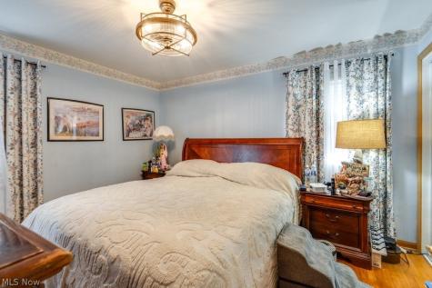 7295 Oakwood Road Parma OH 44130
