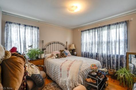 7295 Oakwood Road Parma OH 44130