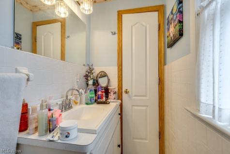 7295 Oakwood Road Parma OH 44130