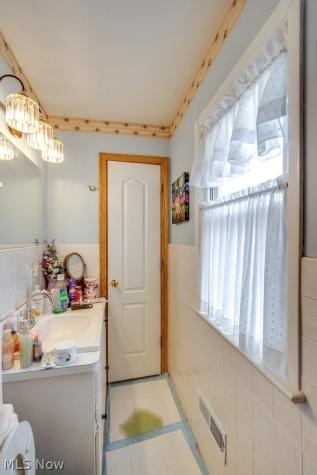 7295 Oakwood Road Parma OH 44130