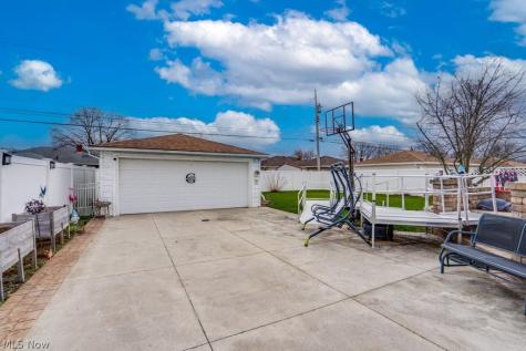 7295 Oakwood Road Parma OH 44130