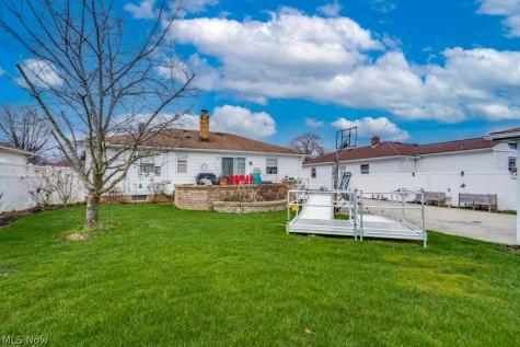 7295 Oakwood Road Parma OH 44130