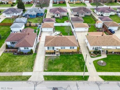 7295 Oakwood Road Parma OH 44130
