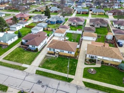 7295 Oakwood Road Parma OH 44130