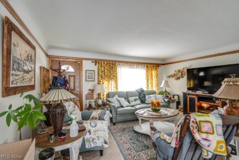 7295 Oakwood Road Parma OH 44130