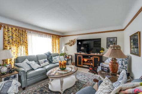 7295 Oakwood Road Parma OH 44130