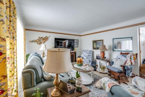 7295 Oakwood Road Parma OH 44130