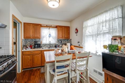 7295 Oakwood Road Parma OH 44130