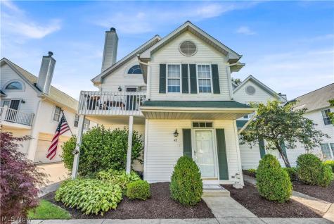 42 Vista Circle North Olmsted OH 44070