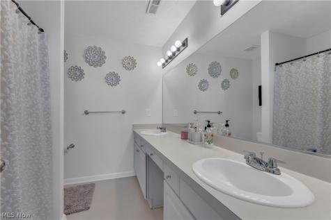 42 Vista Circle North Olmsted OH 44070