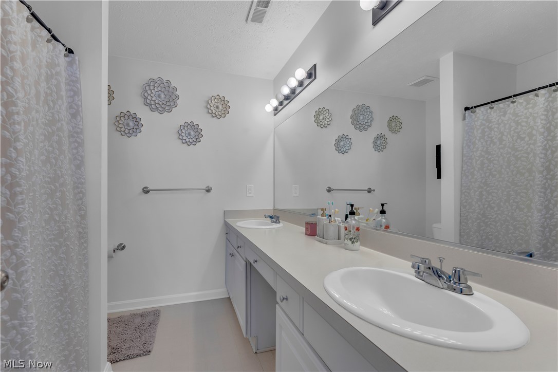 42 Vista Circle North Olmsted OH 44070