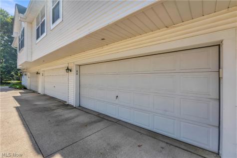 42 Vista Circle North Olmsted OH 44070
