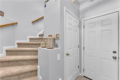 42 Vista Circle North Olmsted OH 44070