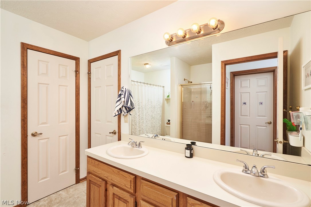 8477 Timber Trail Brecksville OH 44141