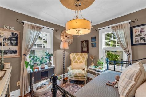 1563 Commodore Road Lyndhurst OH 44124