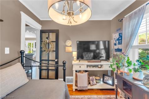1563 Commodore Road Lyndhurst OH 44124