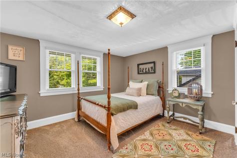 1563 Commodore Road Lyndhurst OH 44124