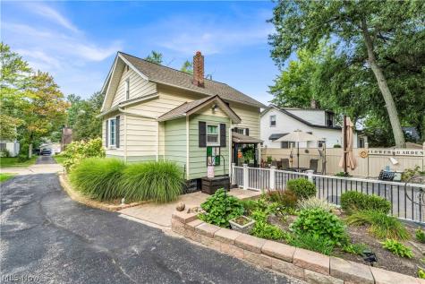 1563 Commodore Road Lyndhurst OH 44124