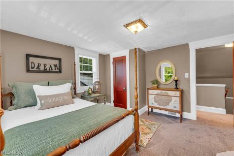1563 Commodore Road Lyndhurst OH 44124