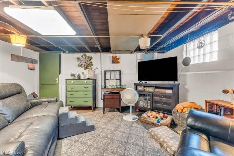 1563 Commodore Road Lyndhurst OH 44124