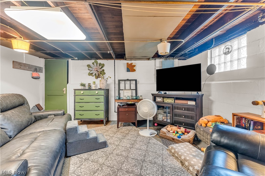 1563 Commodore Road Lyndhurst OH 44124