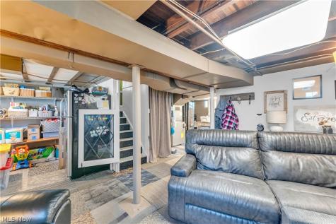 1563 Commodore Road Lyndhurst OH 44124
