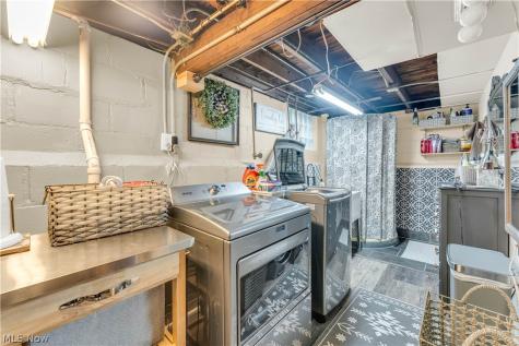 1563 Commodore Road Lyndhurst OH 44124