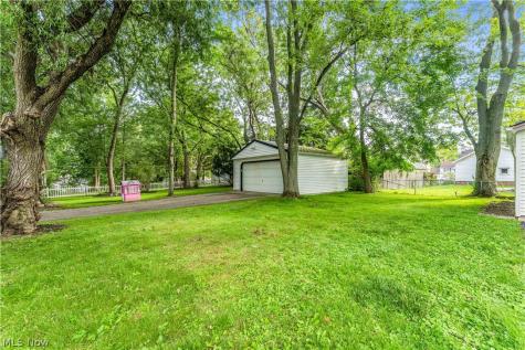 1563 Commodore Road Lyndhurst OH 44124