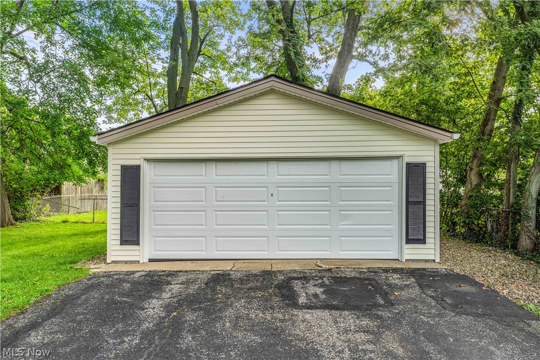 1563 Commodore Road Lyndhurst OH 44124