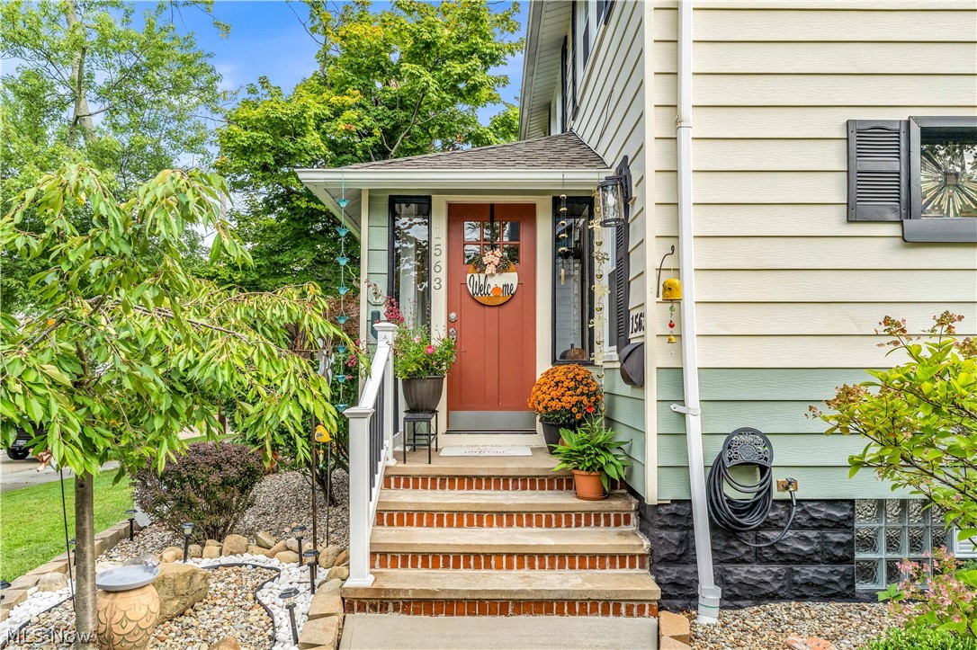 1563 Commodore Road Lyndhurst OH 44124