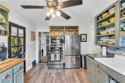 1563 Commodore Road Lyndhurst OH 44124