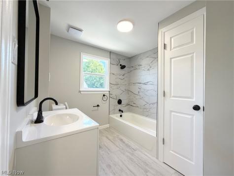 157 Fairlawn Avenue Elyria OH 44035