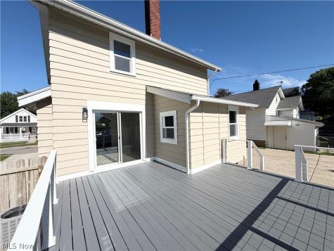 157 Fairlawn Avenue Elyria OH 44035