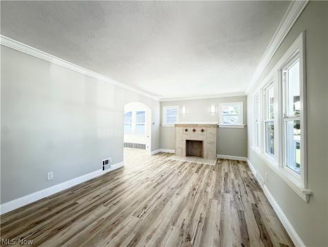 157 Fairlawn Avenue Elyria OH 44035
