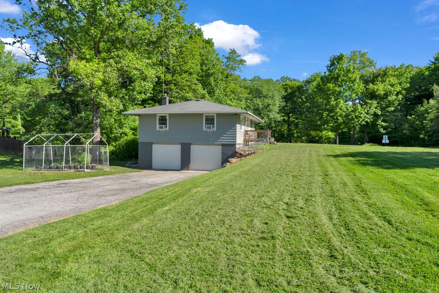 2212 Pleasant Valley Road Niles OH 44446