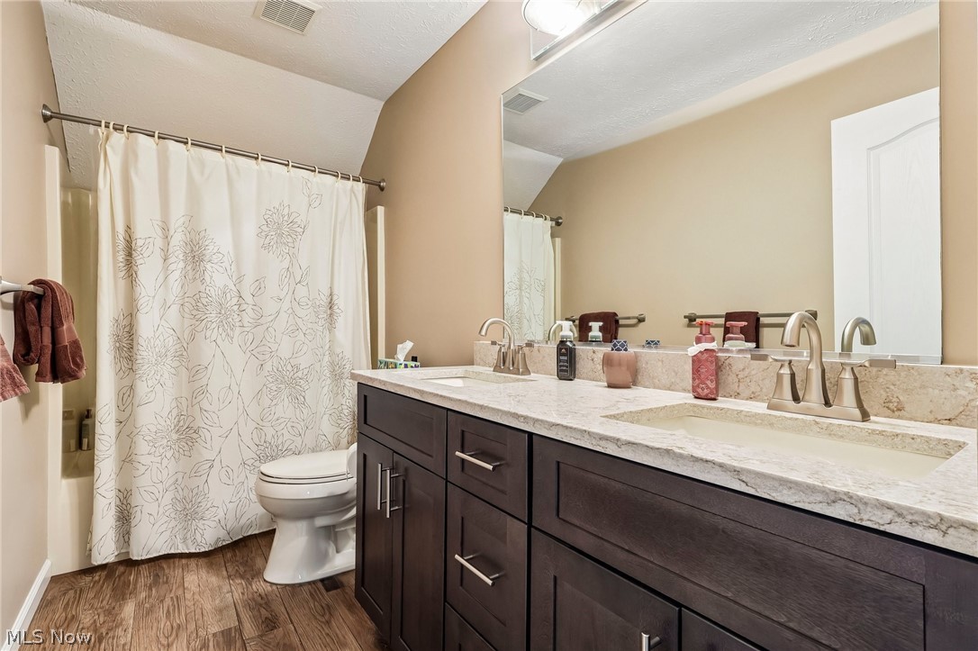 17459 Woodlawn Court Strongsville OH 44149