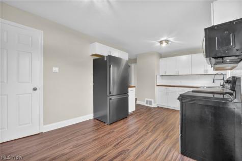 824 E Waterloo Road Coventry OH 44306