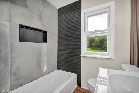 824 E Waterloo Road Coventry OH 44306