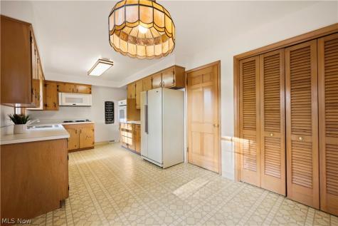 1822 Donna Drive Westlake OH 44145