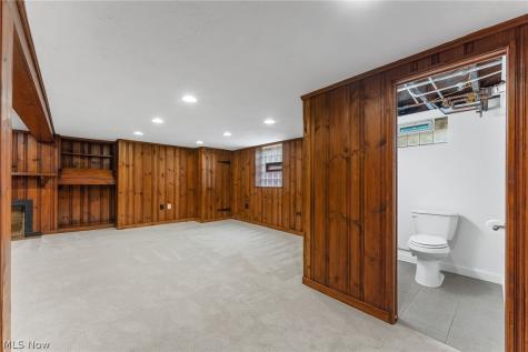17531 Daleview Drive Lakewood OH 44107