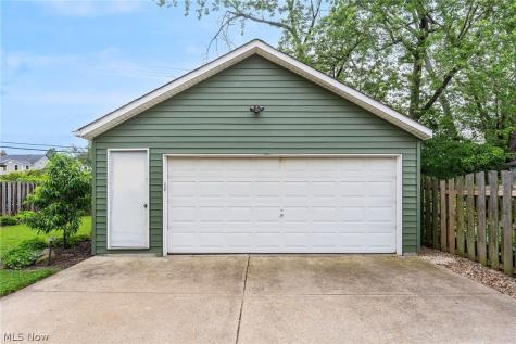 17531 Daleview Drive Lakewood OH 44107