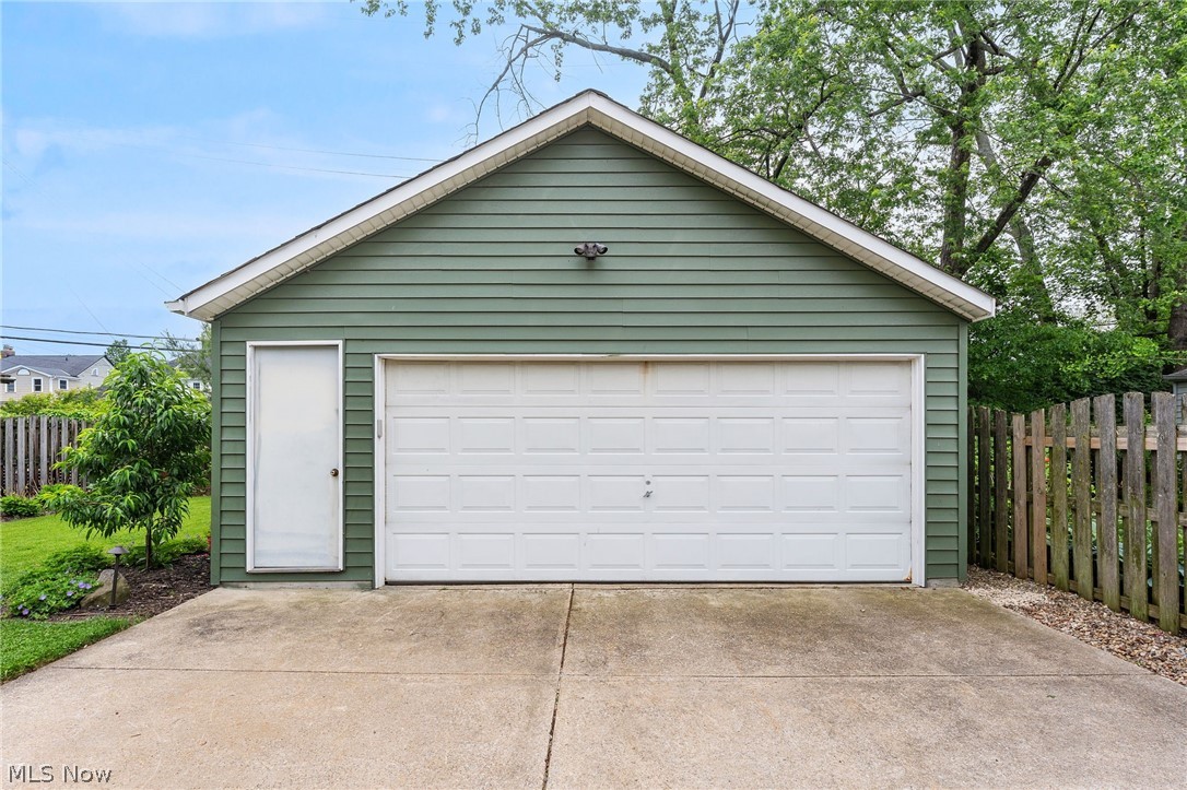 17531 Daleview Drive Lakewood OH 44107