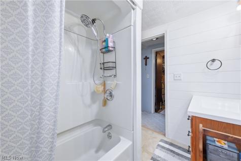 11596 Homestead Avenue NE Alliance OH 44601