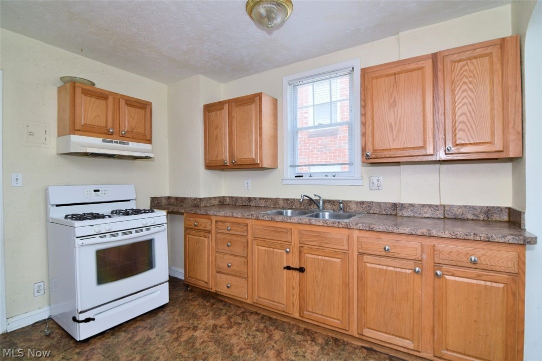3654 Bainbridge Cleveland Heights OH 44118