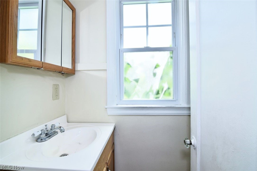 3654 Bainbridge Cleveland Heights OH 44118