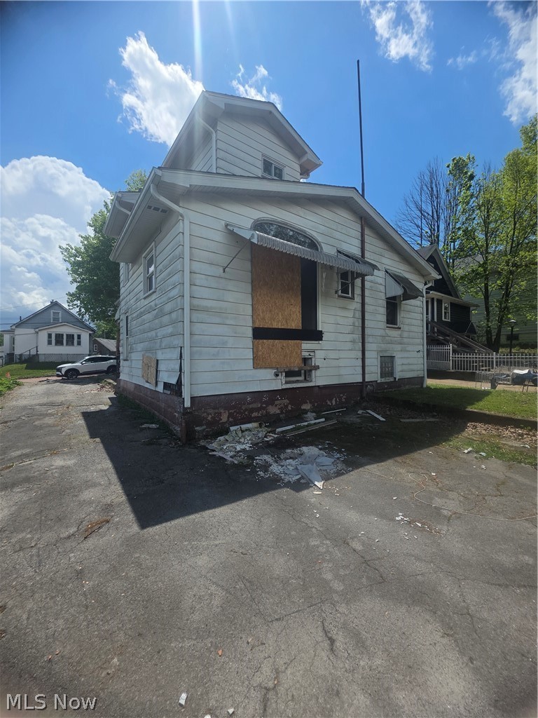 1966 Smithfield Street Youngstown OH 44509